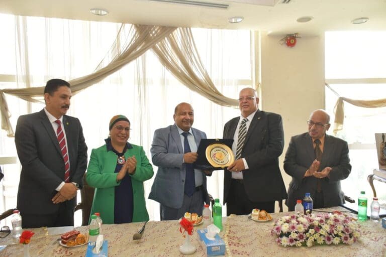 جامعة القاهرة تحتفل ببلوغ الأستاذ حمدي صالح سن المعاش بعد مسيرة حافلة في إدارة العلاقات العامة والإعلام 10 8a9b3304 bd53 404c b8aa 9a221b16265d مالية جامعة القاهرة تحتفل ببلوغ الأستاذ حمدي صالح سن المعاش بعد مسيرة حافلة في إدارة العلاقات العامة والإعلام موقع في الجامعة