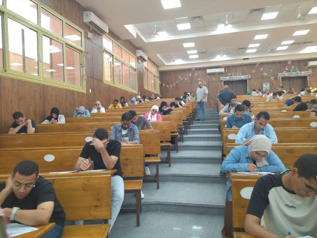 FB IMG 1728753589123 تعليم بورسعيد بدء امتحانات أعمال السنة بالفرقة الثانية ببرنامج الطب والجراحة بجامعة جنوب الوادي الأهلية  موقع في الجامعة