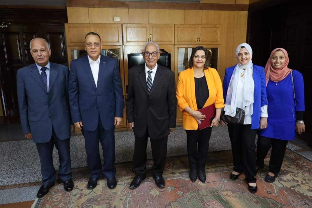 FB IMG 1728836108384 الهيئة الوطنية للإنتخابات تكريم الأستاذ الدكتور علي عجوة بكلية الإعلام وفنون الاتصال بجامعة ٦ أكتوبر  موقع في الجامعة