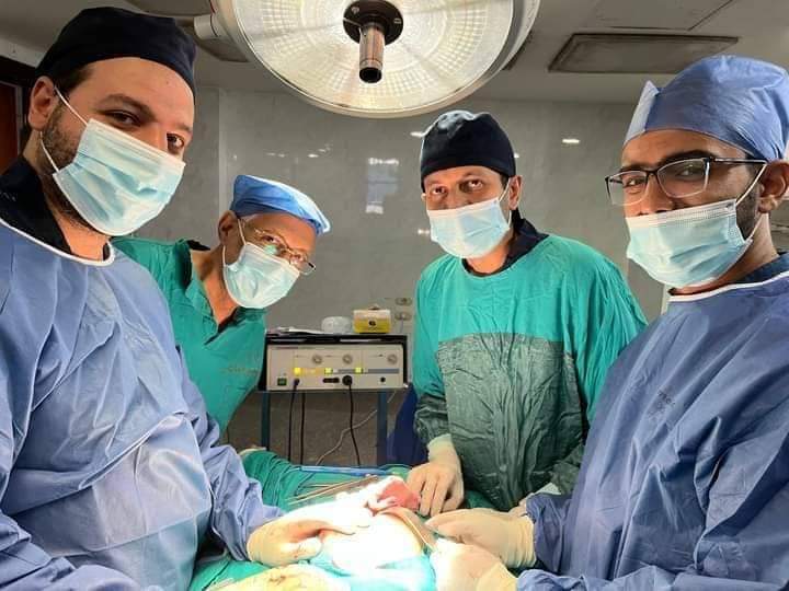 FB IMG 1728933226548 أكشاك فريق طبي بمستشفى الأطفال الجامعي أسيوط ينجح في إجراء عملية زرع للمريء لطفل موقع في الجامعة