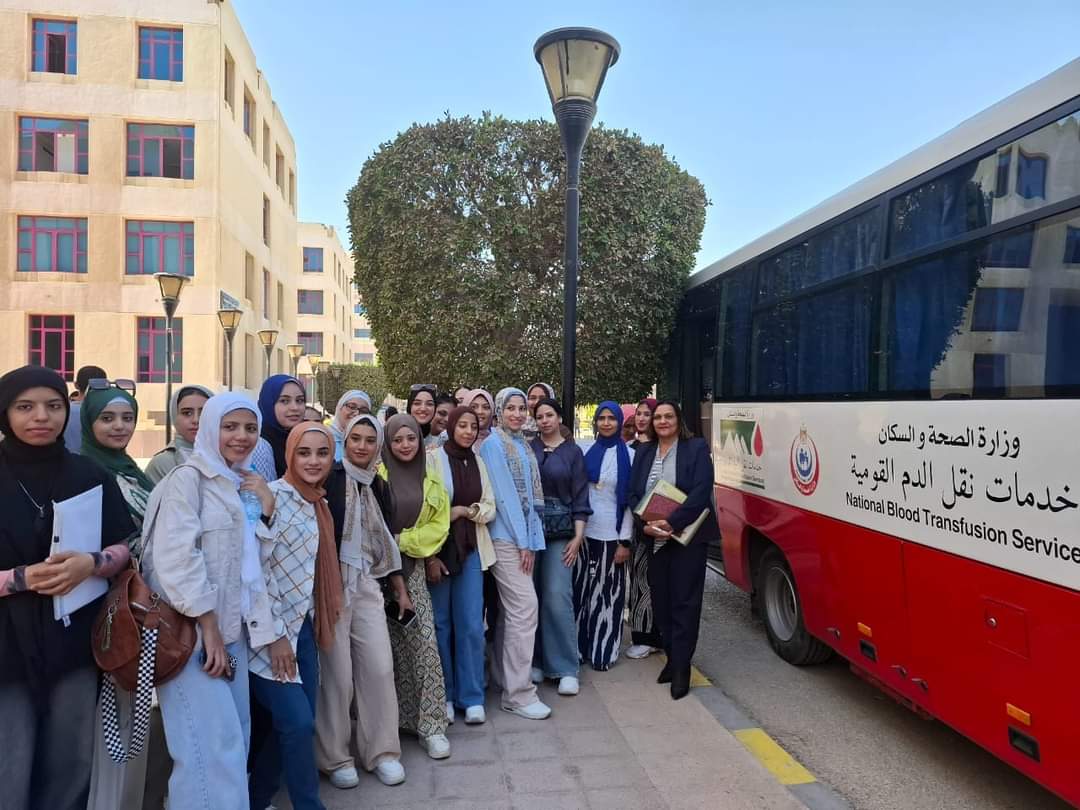 FB IMG 1729008758291 مسيرة إعلام 6 أكتوبر تشارك فى حملة التبرع بالدم بالجامعة موقع في الجامعة