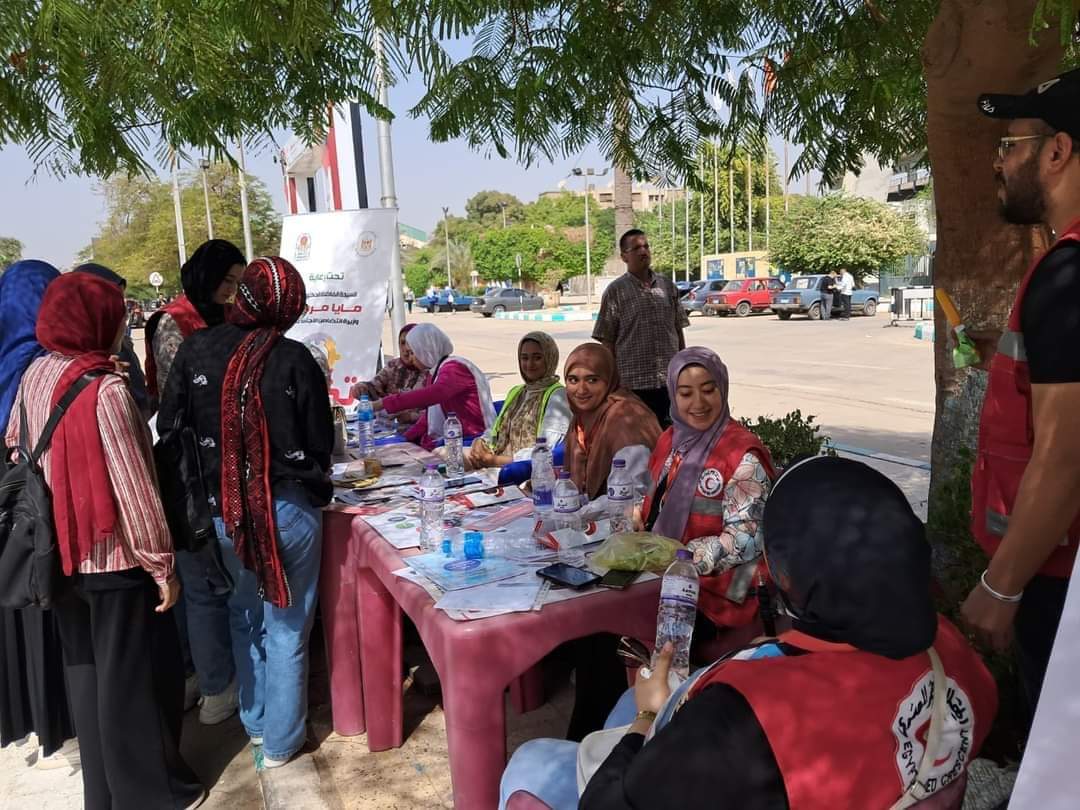 FB IMG 1729433528784 سوهاج جامعة أسيوط تشارك فى حملة الهلال الأحمر المصري "RED WEEK" موقع في الجامعة