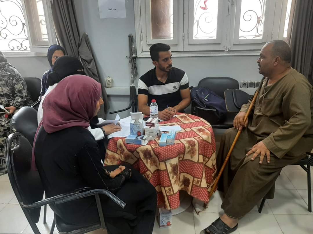 IMG 20241002 WA0123 نائب الكشف على 159 حالة فى قافلة طبية لجامعة بنها بكفر مناقر  موقع في الجامعة