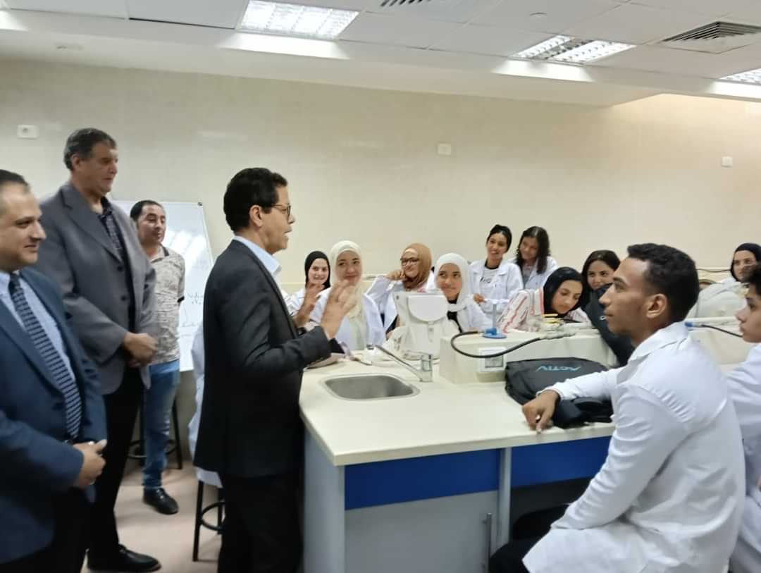 IMG 20241017 WA0097 بنها رئيس جامعة بنها يتفقد سير الدراسة بمقر الجامعة بالعبور موقع في الجامعة