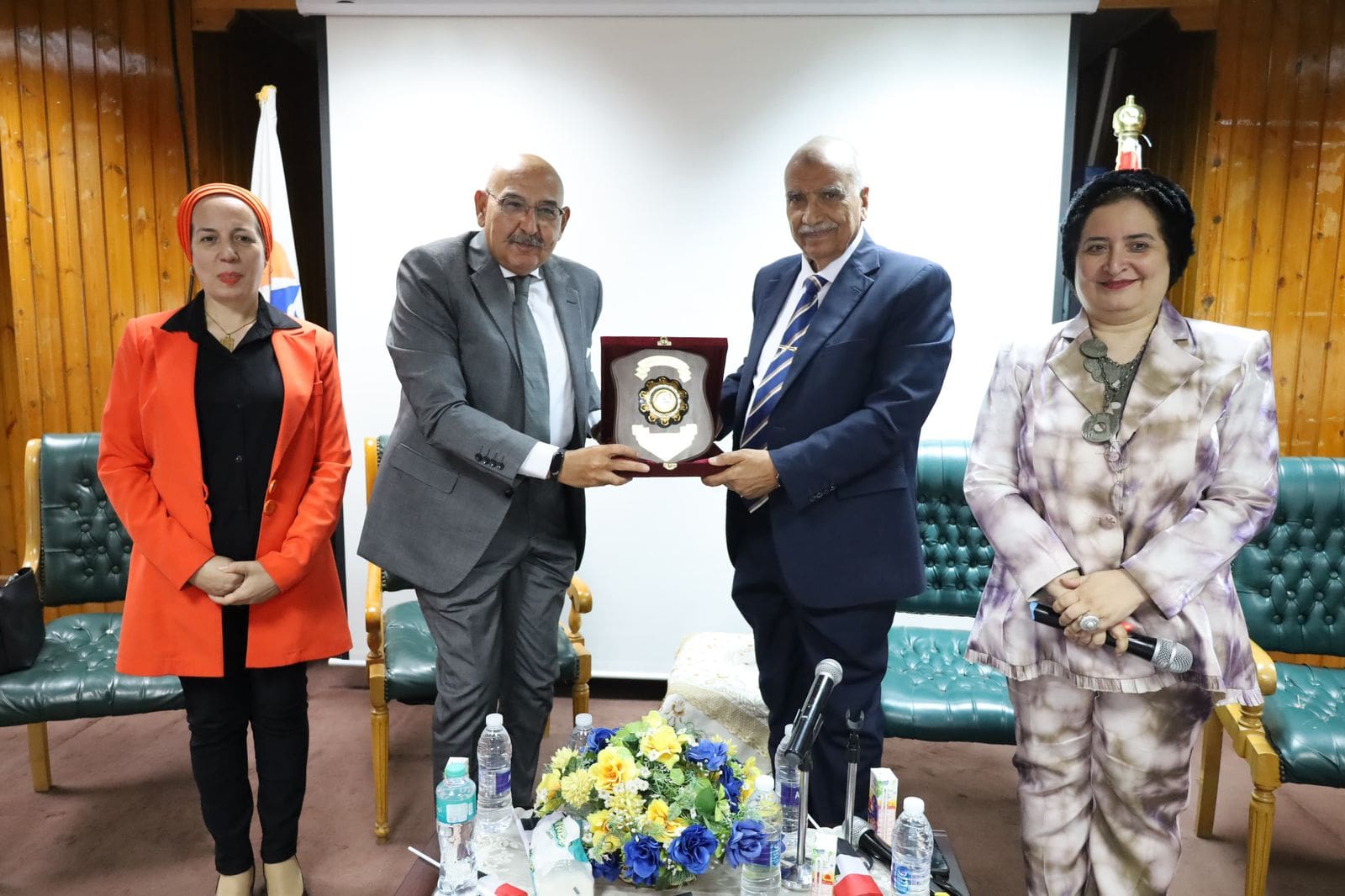 اللواء أركان حرب نصر سالم رئيس جهاز الاستطلاع الأسبق فى ندوة كلية التربية جامعة ٦ أكتوبر 1 IMG 20241018 WA0071 اللواء اللواء أركان حرب نصر سالم رئيس جهاز الاستطلاع الأسبق فى ندوة كلية التربية جامعة ٦ أكتوبر موقع في الجامعة