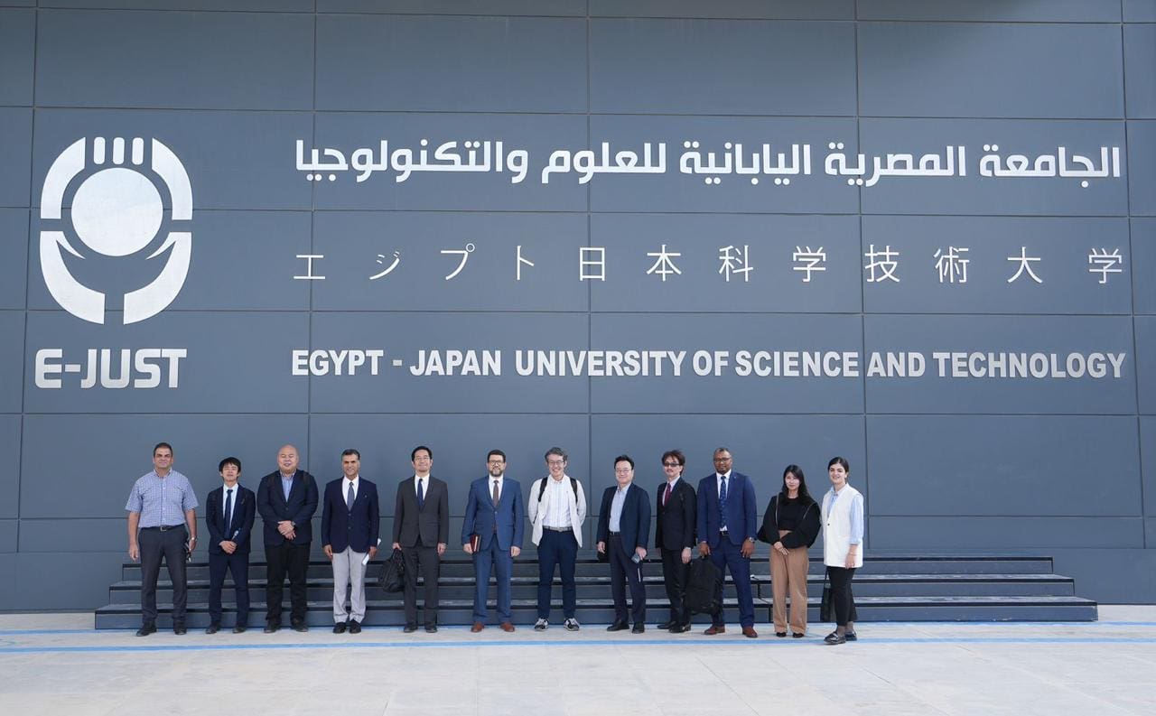 IMG 20241020 WA0037 أسيوط وفد من جامعة كيوشو يزور الجامعة المصرية اليابانية لتعزيز التعاون الأكاديمي موقع في الجامعة