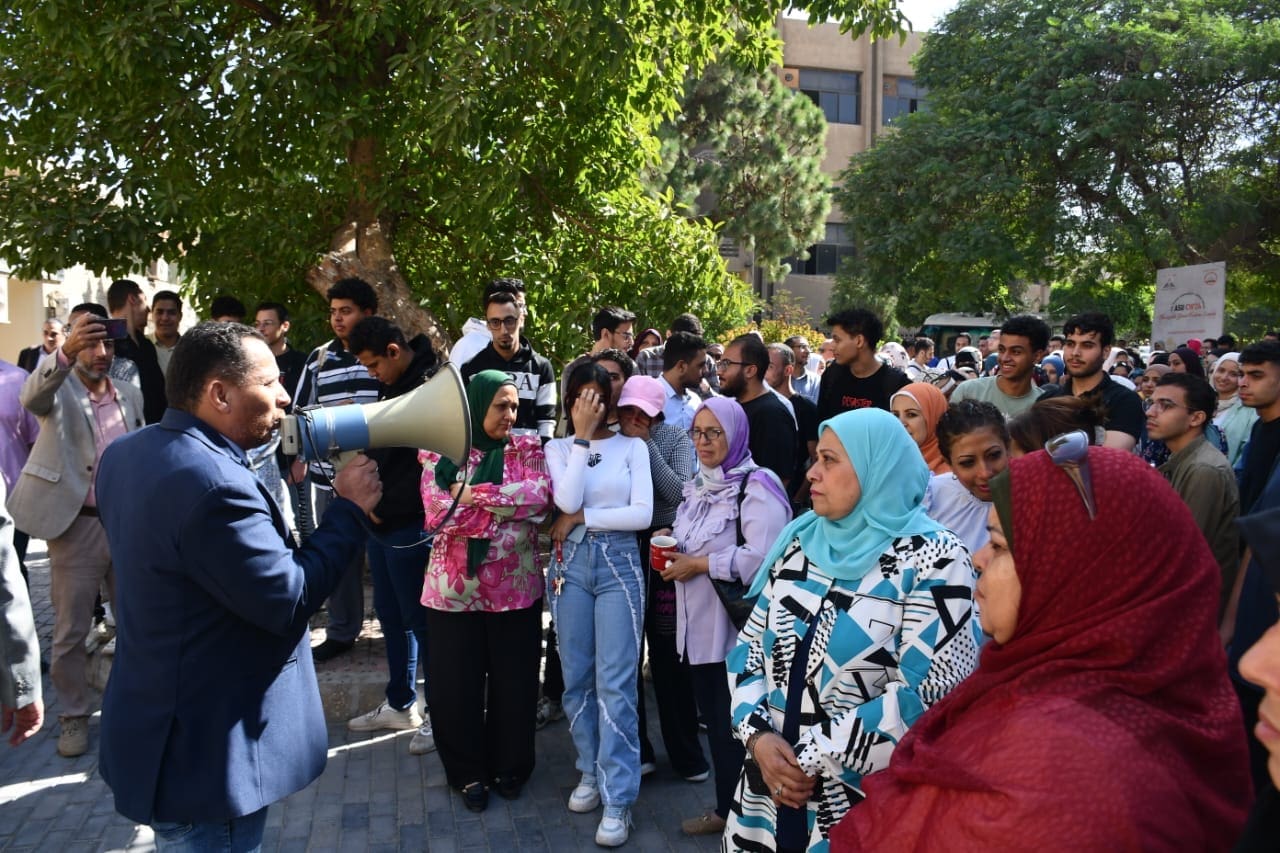 af24d885 4db8 40a9 a378 afb08fc34972 جامعة عين شمس تربية عين شمس تنفذ تجربة إخلاء ناجحة لتعزيز السلامة والحماية المدنية موقع في الجامعة