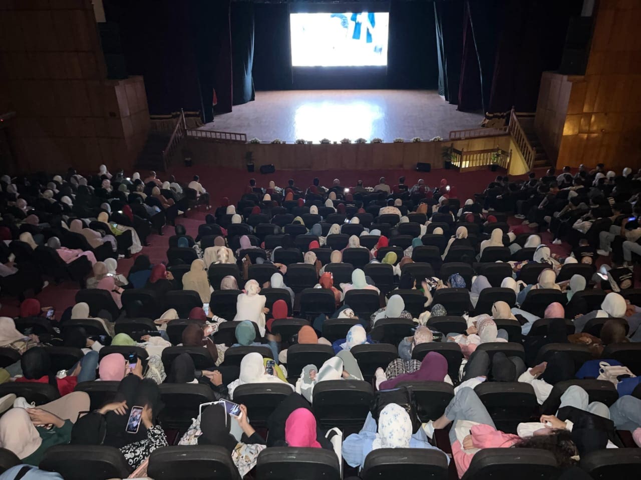 ec4daff2 3ba1 4107 b7c6 e0751aa2a961 جامعة قناة السويس جامعة قناة السويس تعرض فيلم "السرب" احتفالاً بانتصارات أكتوبر بحضور رئيس الجامعة وقياداتها موقع في الجامعة