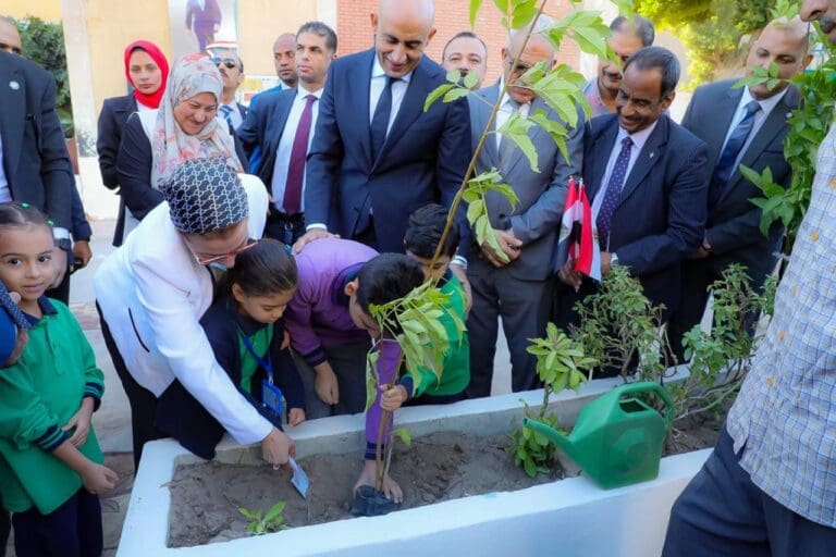 وزيرا البيئة التعليم يطلقان المرحلة الأولى من مبادرة "تشجير وفصل المخلفات من المنبع وإعادة التدوير بالمدارس المصرية" 7 ee76870d 1fac 4b72 9398 4fc0f34a83f0 التعليم وزيرا البيئة التعليم يطلقان المرحلة الأولى من مبادرة "تشجير وفصل المخلفات من المنبع وإعادة التدوير بالمدارس المصرية" موقع في الجامعة