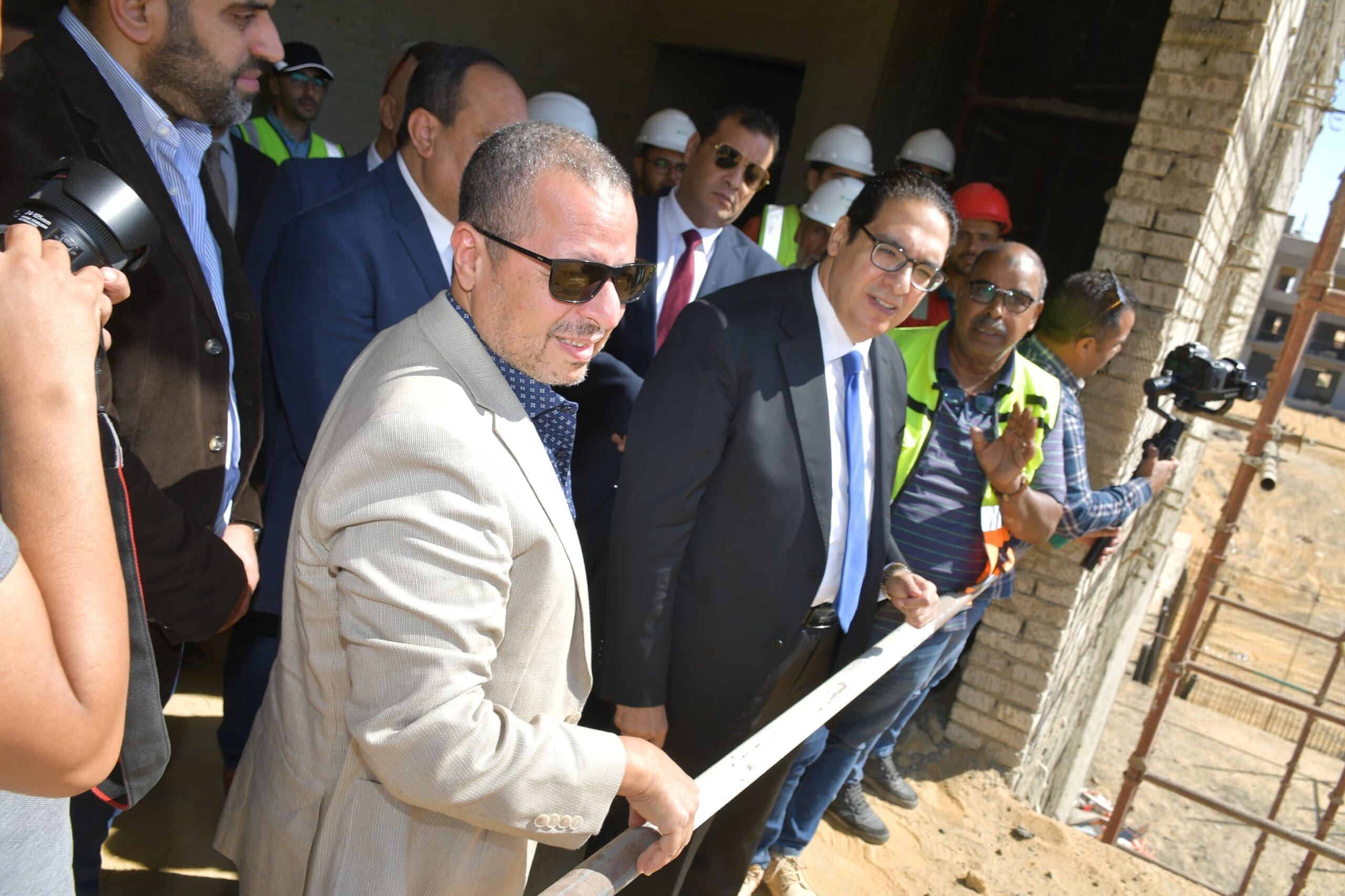 fe20673d ee84 4b3f 8a1c d8df2e170a5e scaled جامعة القاهرة رئيس جامعة القاهرة يتابع تنفيذ الأعمال بالمجمع الطبي للأطفال ويوجه بسرعة الإنجاز تمهيدا لإعداده للتشغيل موقع في الجامعة