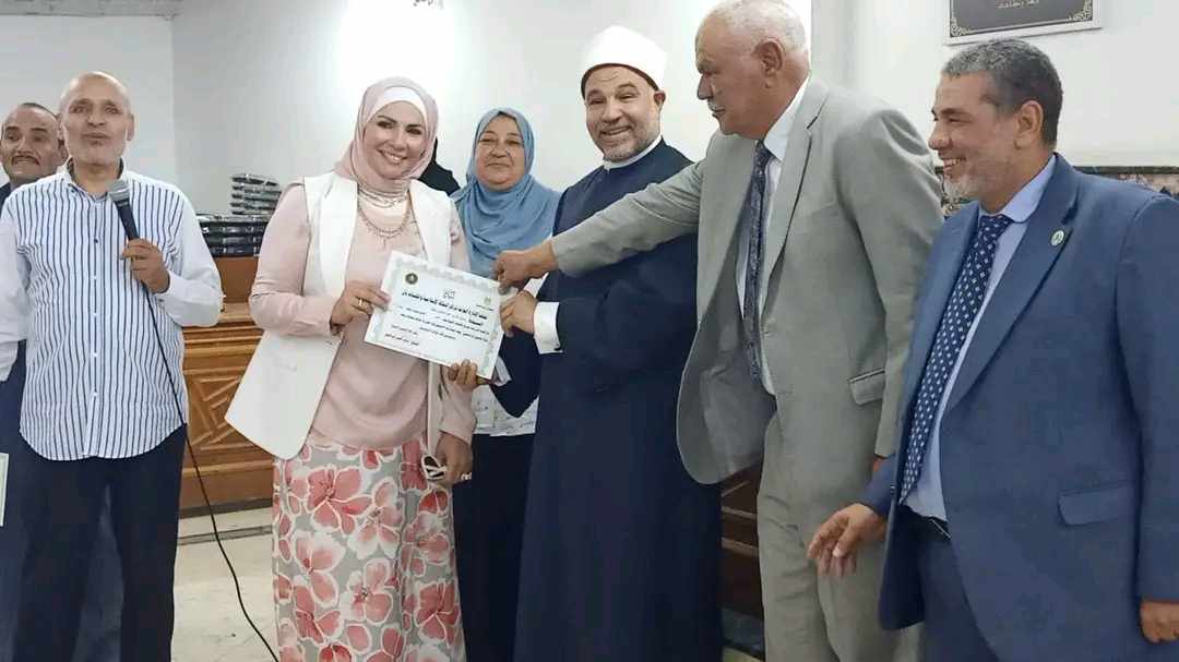 تكريم خريجي المركز الثقافي بمسجد النور بالعباسية 1 received 542897881573318 تكريم تكريم خريجي المركز الثقافي بمسجد النور بالعباسية موقع في الجامعة