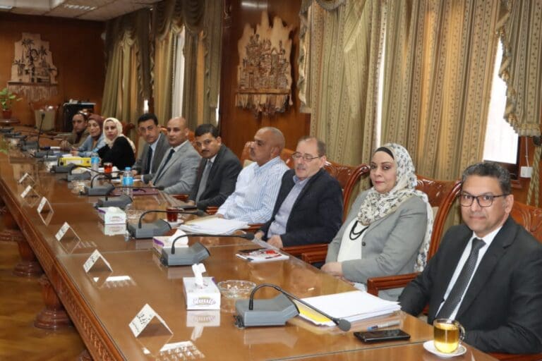 رئيس جامعة المنوفية يعقد إجتماعا موسعا مع اللجنة المنظمة للإحتفال بعيد الجامعة السنوي ال ٤٨ 12 اجتماع بجامعة حلوان بصيرة رئيس جامعة المنوفية يعقد إجتماعا موسعا مع اللجنة المنظمة للإحتفال بعيد الجامعة السنوي ال ٤٨ موقع في الجامعة
