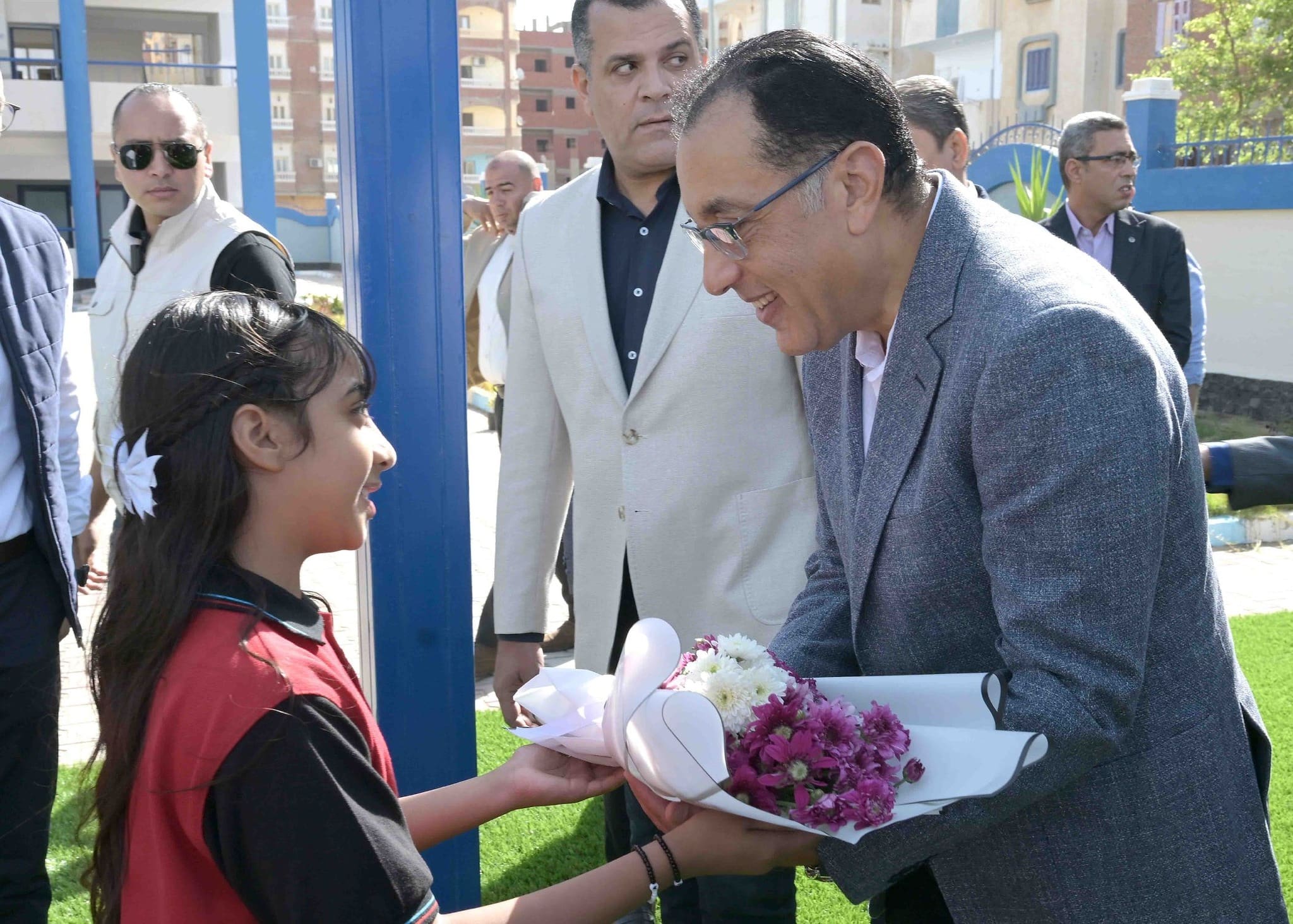 رئيس الوزراء يتفقد مدرسة السلام بالسويس الوزراء رئيس الوزراء يتفقد "المدرسة المصرية اليابانية -السلام 2" بحي عتاقة موقع في الجامعة