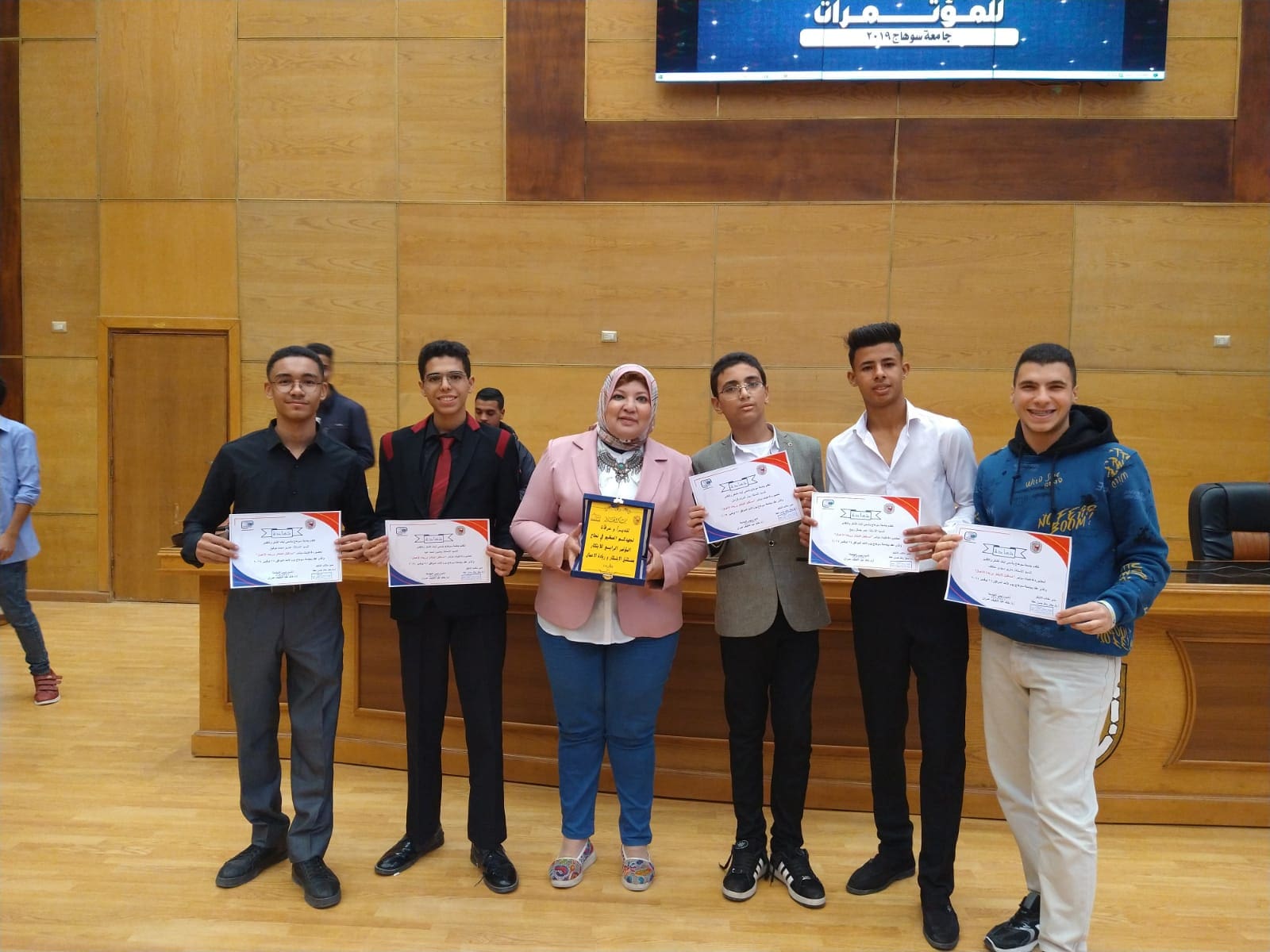 10 3 غادة بمشاركة 8 محافظات.. محافظ بني سويف يشيد بالنتائج المتميزة لطلاب المحافظة خلال مشاركتهم في المؤتمر الدولي الرابع موقع في الجامعة
