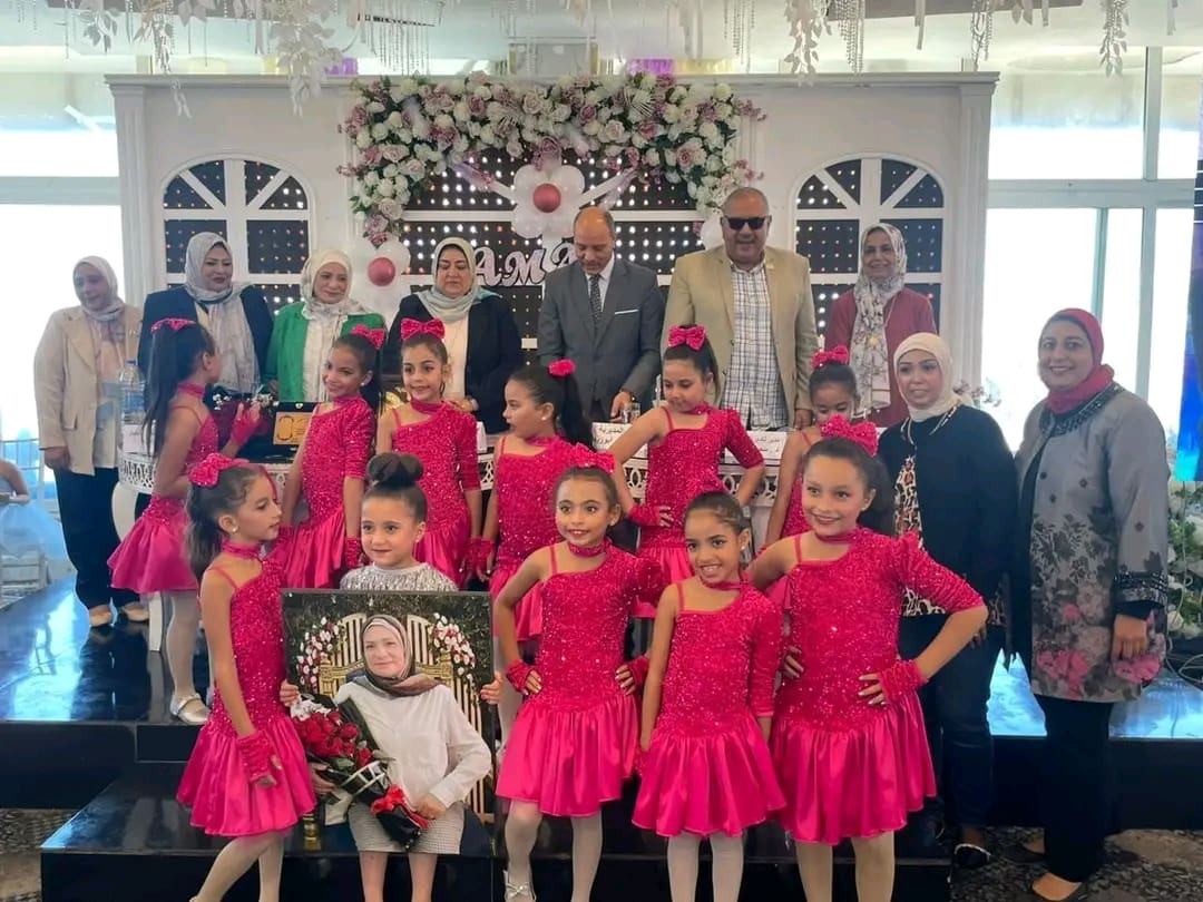 1731775152308 التعليمية لبلوغها سن المعاش.. مدير مديرية التعليم بالإسكندرية يكرم آمال أبو زيد موقع في الجامعة