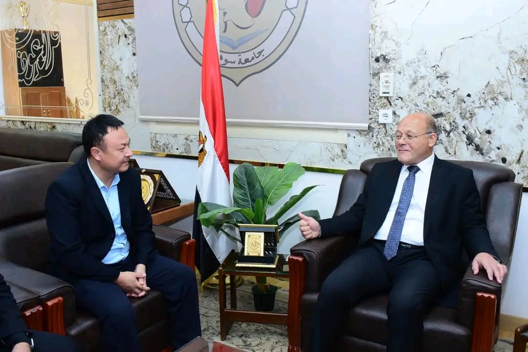 1731874936816 جامعة القاهرة لتدريب طلاب كلية الزراعة والارتقاء بالمستوى العملي.. رئيس جامعة سوهاج وشركة نيو هوب الصينية يبحثان التعاون المشترك موقع في الجامعة