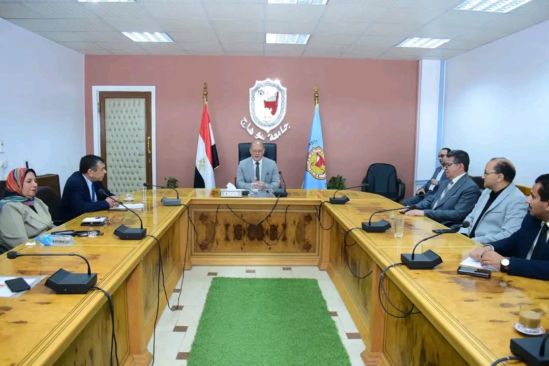 1732035407612 1 وزير التعليم استعداد لانطلاقه الشهر المقبل.. رئيس جامعة سوهاج يعقد اجتماعا مع لجنة إعداد ملتقى البحث العلمي بقطاع الإنتاج موقع في الجامعة