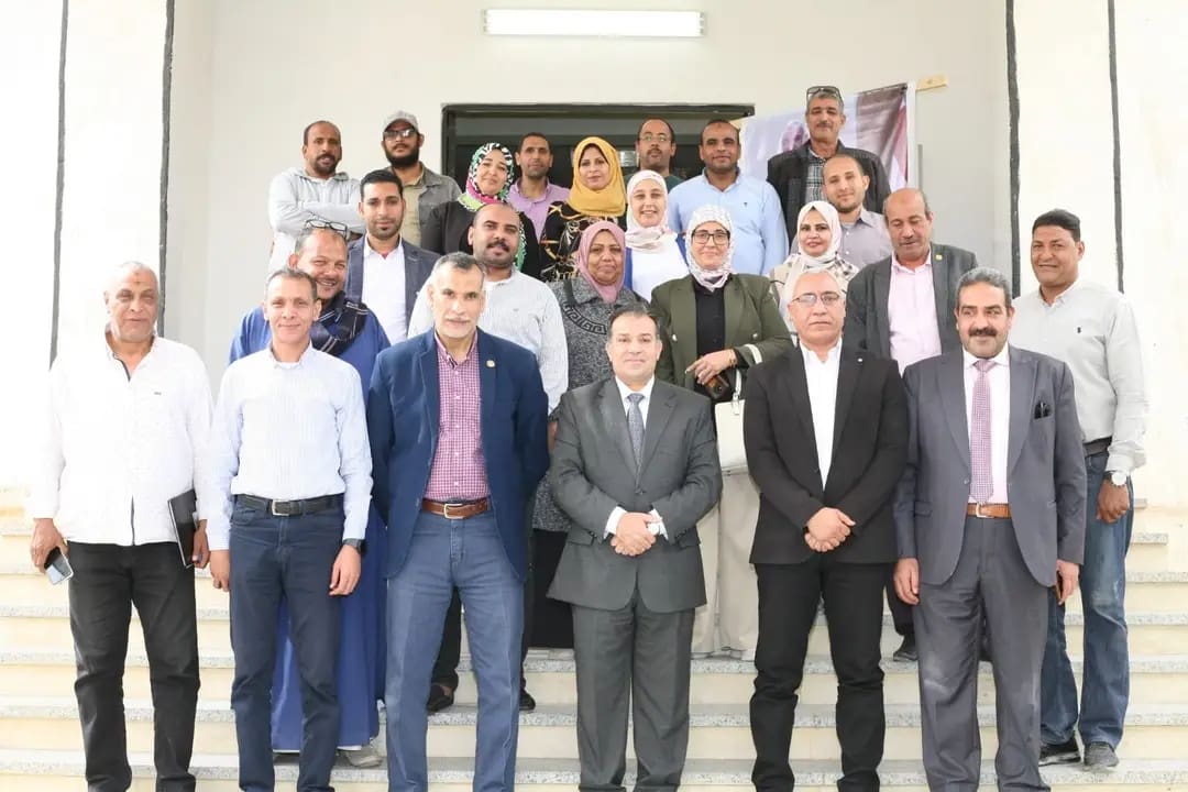 1732362926112 رئيس جامعة جنوب الوادي رئيس جامعة جنوب الوادي يشيد بمدير إدارة الهندسة وإدارته لدولاب العمل موقع في الجامعة