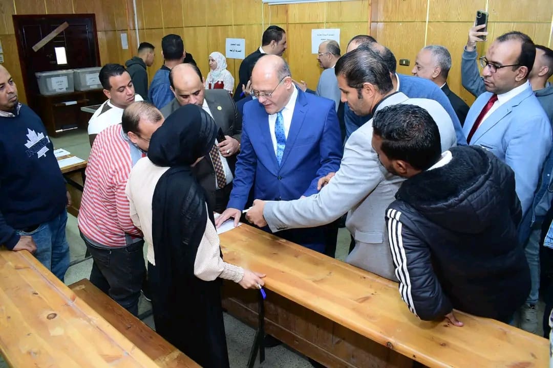 للاطمئنان على مصداقية التصويت.. رئيس جامعة سوهاج يتفقد انتخابات اتحاد الطلاب 1 1732474889768 التصويت للاطمئنان على مصداقية التصويت.. رئيس جامعة سوهاج يتفقد انتخابات اتحاد الطلاب موقع في الجامعة