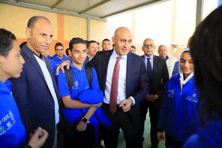 أجرى حوارا أبويا.. وزير التربية والتعليم يزور مدرسة "فولكس فاچن للتكنولوجيا التطبيقية" 1 1732536567867 وزير أجرى حوارا أبويا.. وزير التربية والتعليم يزور مدرسة "فولكس فاچن للتكنولوجيا التطبيقية" موقع في الجامعة
