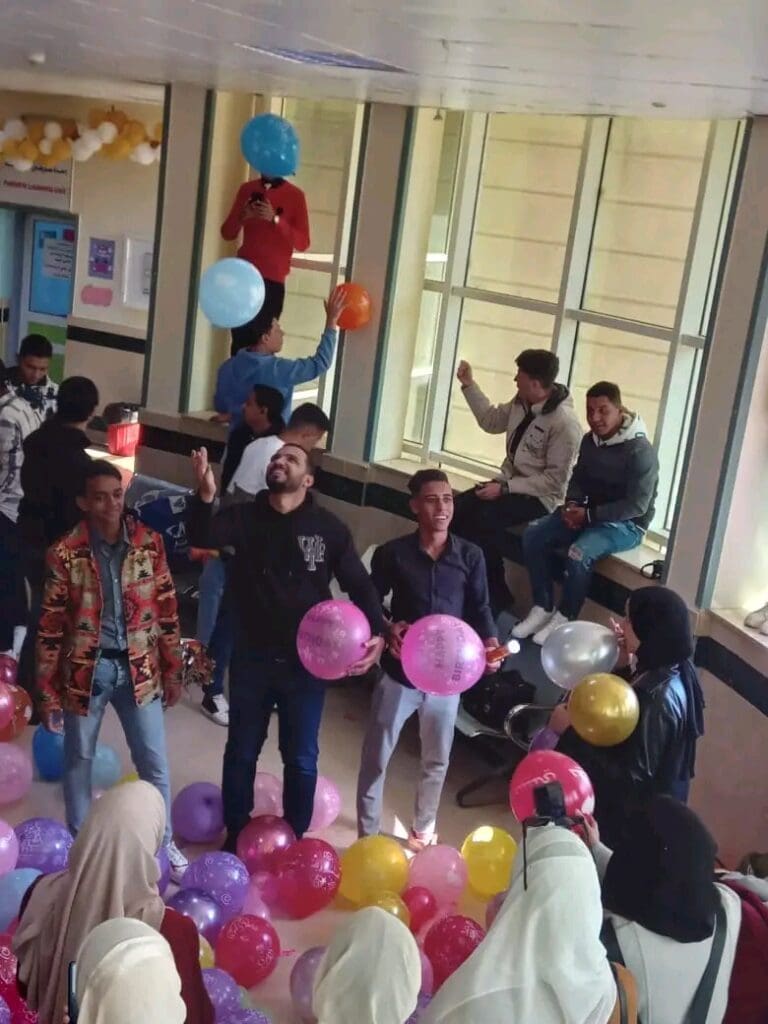 بالرقص والغناء.. إعلام سوهاج: يومًا ترفيهيا لأطفال معهد الأورام السرطانية لتخفيف عنهم 27 1732603730623 بورسعيد بالرقص والغناء.. إعلام سوهاج: يومًا ترفيهيا لأطفال معهد الأورام السرطانية لتخفيف عنهم موقع في الجامعة