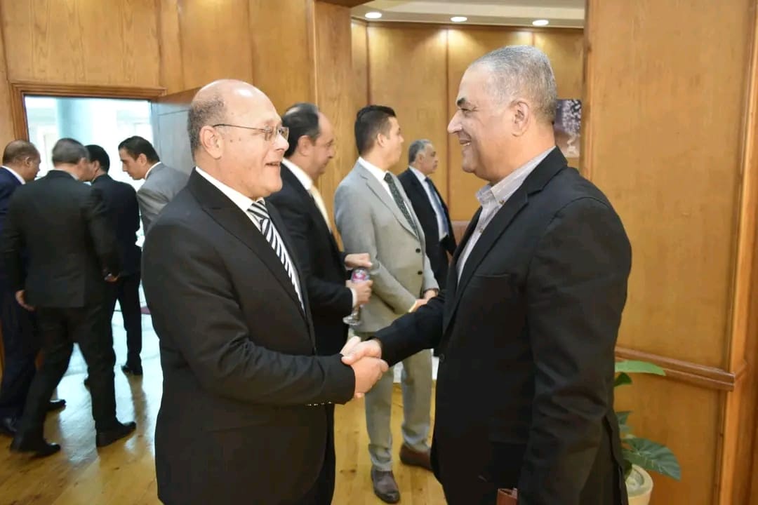 1732985832204 جامعة حلوان رئيس جامعة سوهاج يشارك في اجتماع الأعلى للجامعات بجامعة السويس موقع في الجامعة