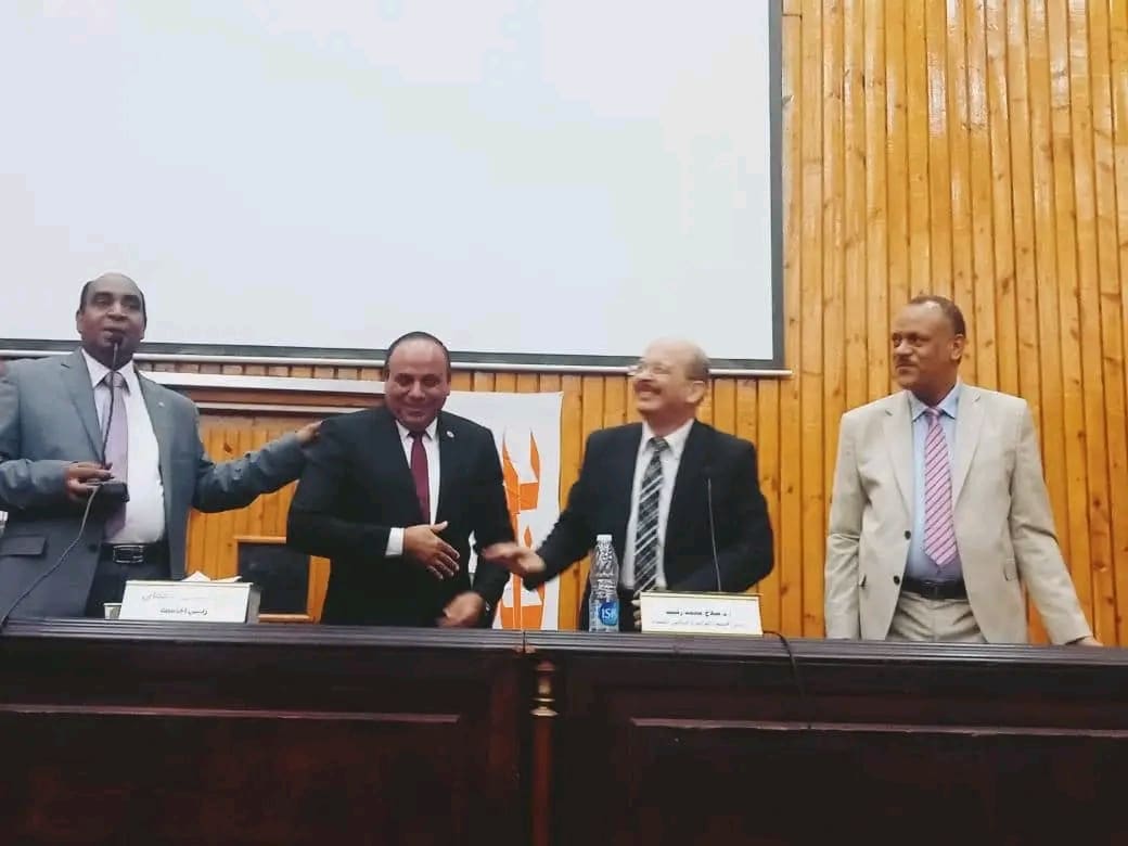 1732986255792 الطلاق جامعة سوهاج تنظم ندوه توعوية "أهمية مشورة ما قبل الزواج" موقع في الجامعة