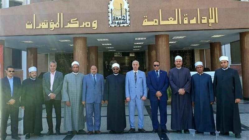 190 طلاب رئيس جامعة أسيوط: التعاون مع الأزهر ضمانة كافية لبناء وعي الشباب وتحصينهم ضد الأفكار الهدامة موقع في الجامعة