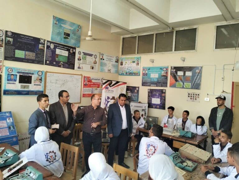ضمن مبادرة "بداية".. تنفيذ النشاط الثاني من مبادرة "صنايعية مصر" بجامعة بني سويف 5 2 4 ندوة ضمن مبادرة "بداية".. تنفيذ النشاط الثاني من مبادرة "صنايعية مصر" بجامعة بني سويف موقع في الجامعة