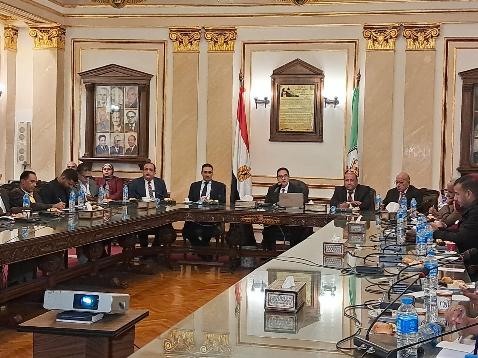 رئيس جامعة القاهرة: الجامعة تضم 200 ألف طالب والوافدين يزيد عن 25000 ألف طالب 1 2 القاهرة رئيس جامعة القاهرة: الجامعة تضم 200 ألف طالب والوافدين يزيد عن 25000 ألف طالب موقع في الجامعة