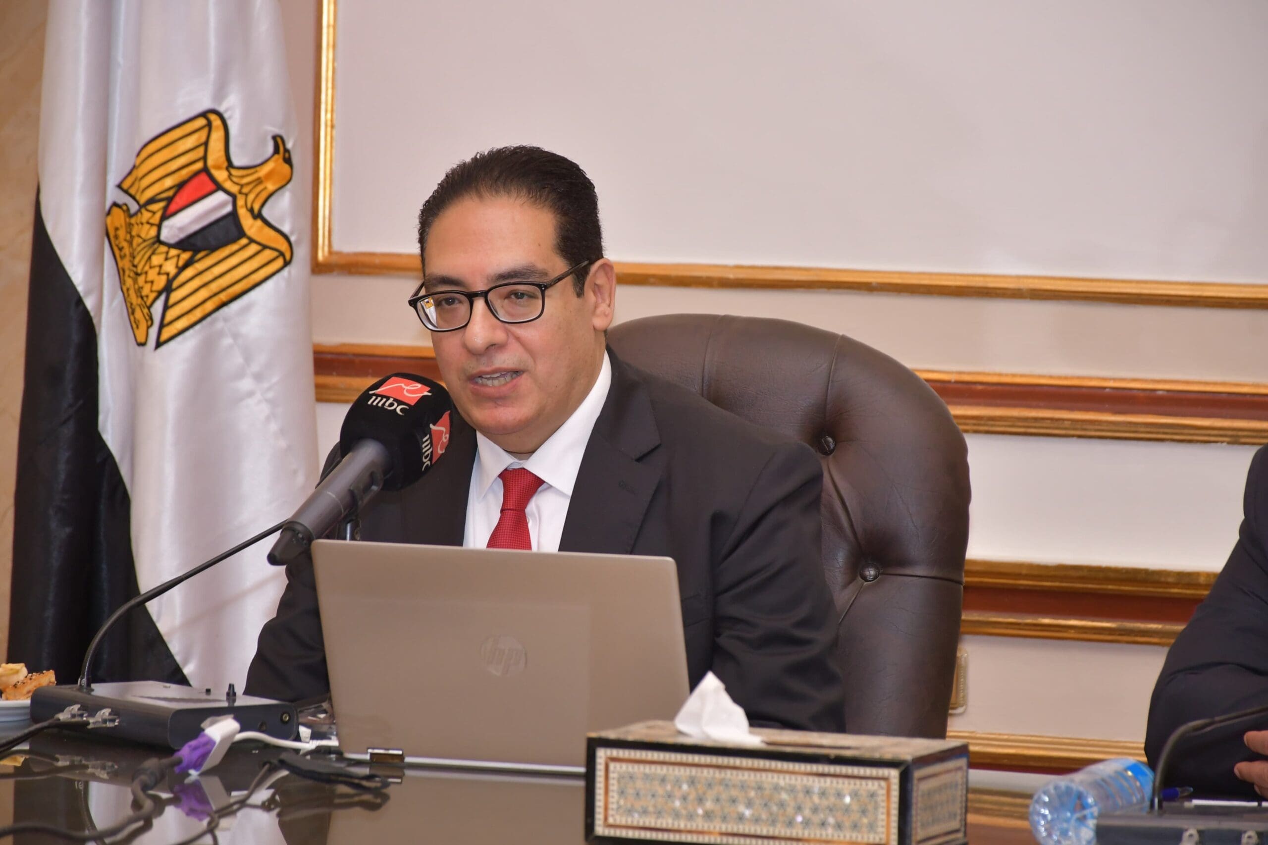 رئيس جامعة القاهرة يعد بتطوير نادي أعضاء هيئة التدريس 1 39878c54 9ed2 4e62 a326 cf8e23e16cdd scaled رئيس رئيس جامعة القاهرة يعد بتطوير نادي أعضاء هيئة التدريس موقع في الجامعة