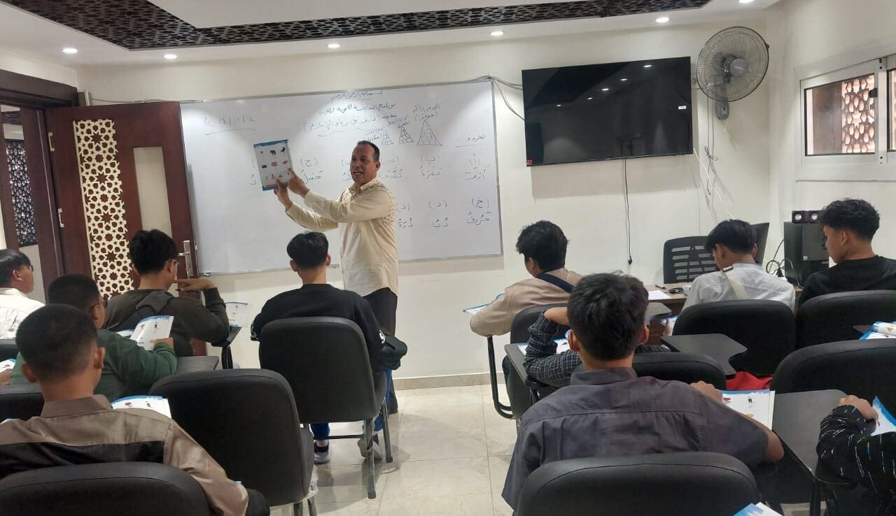 466974369 1087220620077117 434023271734631226 n e1731607121119 الفوج افتتاح برنامج المعايشة اللغوية لطلاب «بناء المستقبل» بإندونيسيا موقع في الجامعة