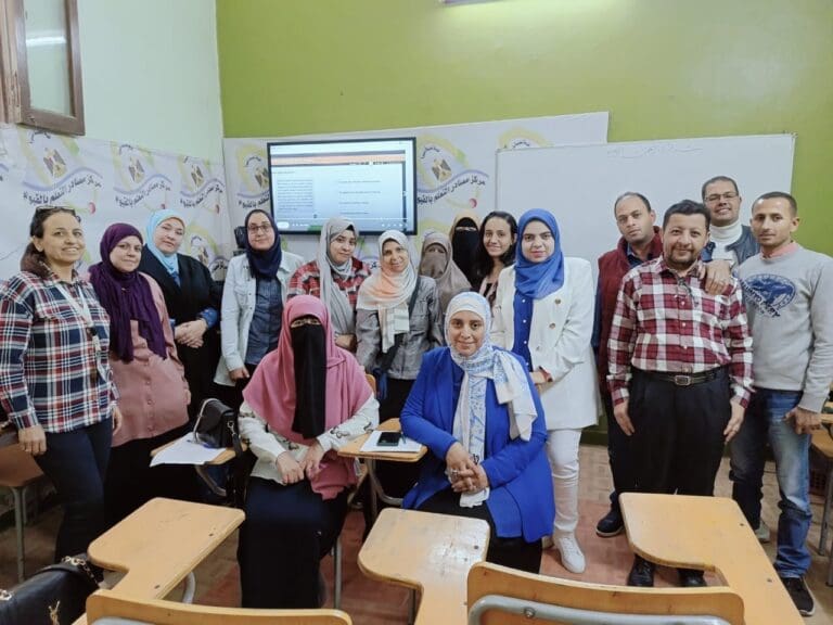 نتعلم لنرتقي.. وكيل تعليم الفيوم يشهد البرنامج التدريبي projet Trefle ضمن مشروع دعم تدريس اللغة الفرنسية فى مصر 4 6 1 وزير نتعلم لنرتقي.. وكيل تعليم الفيوم يشهد البرنامج التدريبي projet Trefle ضمن مشروع دعم تدريس اللغة الفرنسية فى مصر موقع في الجامعة