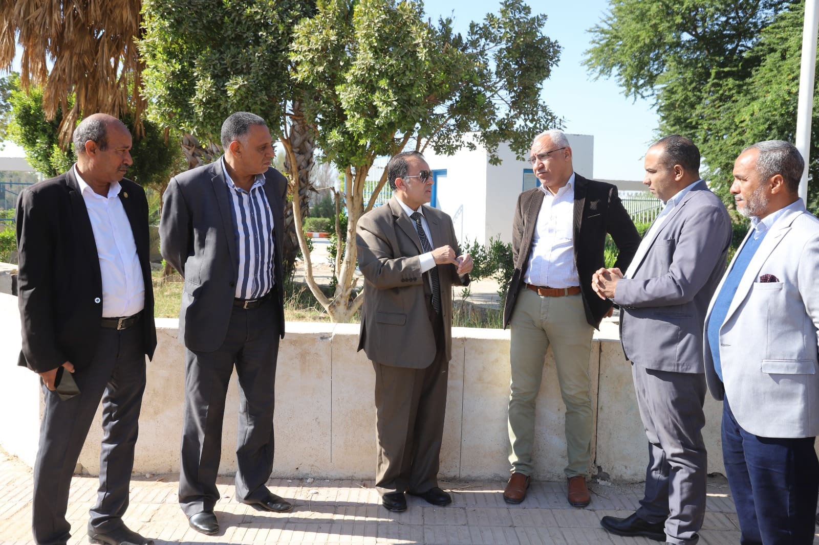 6 3 زيارة رئيس جامعة جنوب الوادي يتابع مشروعات التطوير لاستثمار جميع المساحات موقع في الجامعة