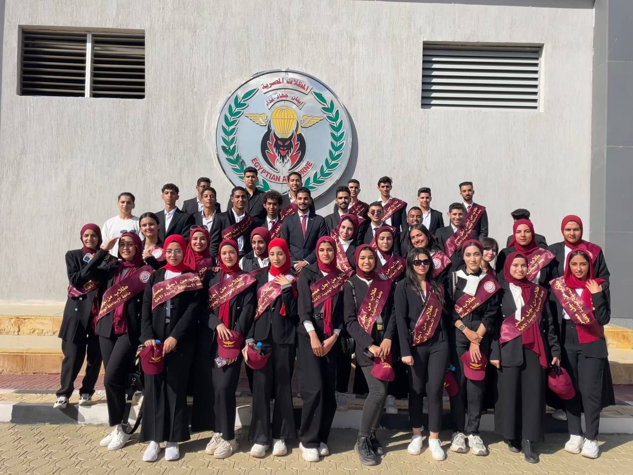 جامعة الإسماعيلية الجديدة الأهلية تنظم زيارة ميدانية لوحدات المظلات لتعزيز الوعي والانتماء الوطني لدى الطلاب 1 61d977f1 c4bb 48e1 8aaa cdef93eb5371 الإسماعيلي جامعة الإسماعيلية الجديدة الأهلية تنظم زيارة ميدانية لوحدات المظلات لتعزيز الوعي والانتماء الوطني لدى الطلاب موقع في الجامعة