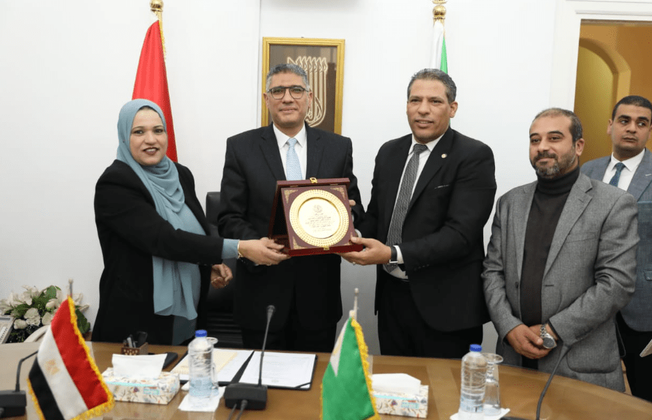 74 1 تفاصيل محافظ الجيزة يثمن جهود جامعة الأزهر التنموية الشاملة ويشيد بدعمها الطبي للمبادرات الرئاسية موقع في الجامعة