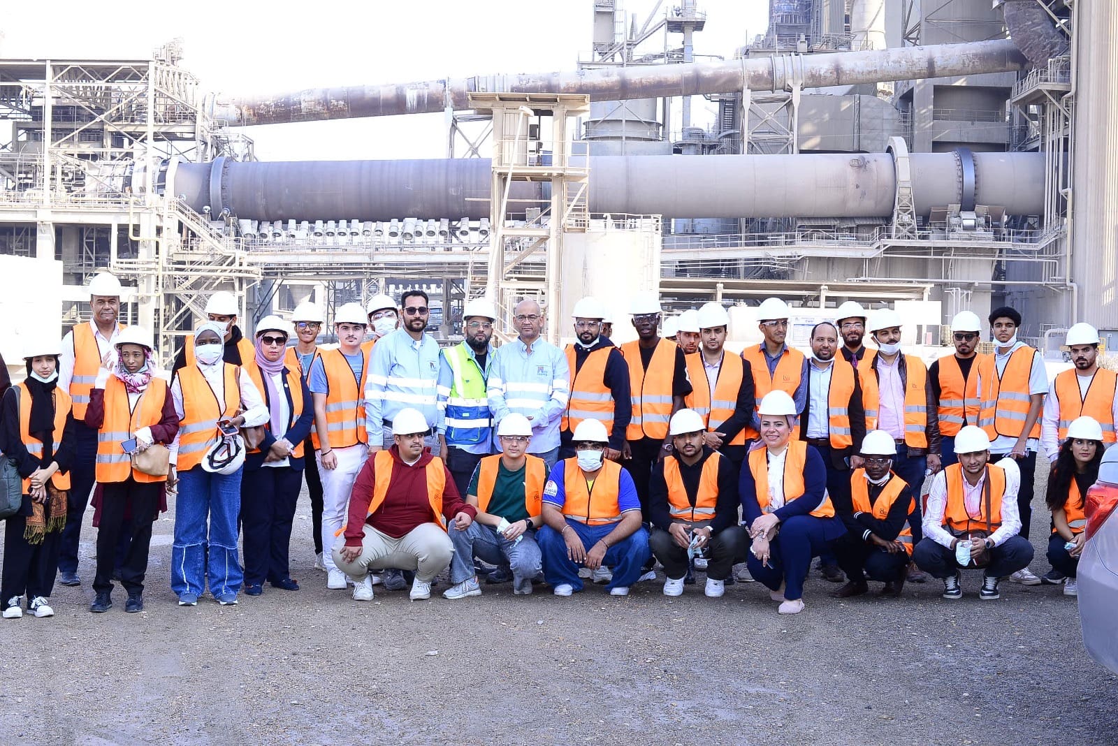 7f4e9355 d1e2 4084 871c dc9fce5ba6e9 وزير التعليم العالى تنظيم زيارة تعليمية للطلاب الوافدين لمصنع "مصر بني سويف" للأسمنت موقع في الجامعة