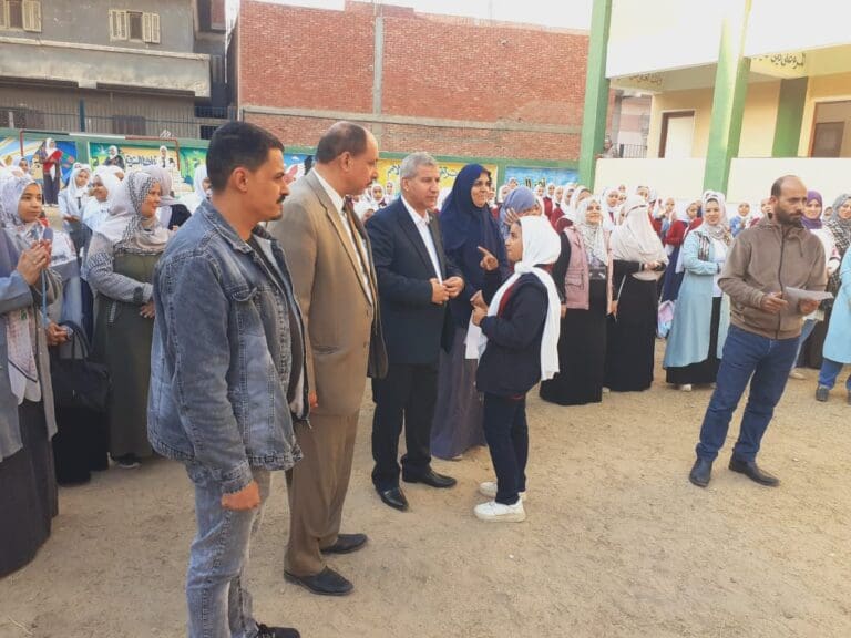 للوصول لأعلى درجات الانضباط الإداري.. وكيل تعليم الشرقية يتفقد مدرسة الصفوة 11 90 جامعة سوهاج للوصول لأعلى درجات الانضباط الإداري.. وكيل تعليم الشرقية يتفقد مدرسة الصفوة موقع في الجامعة