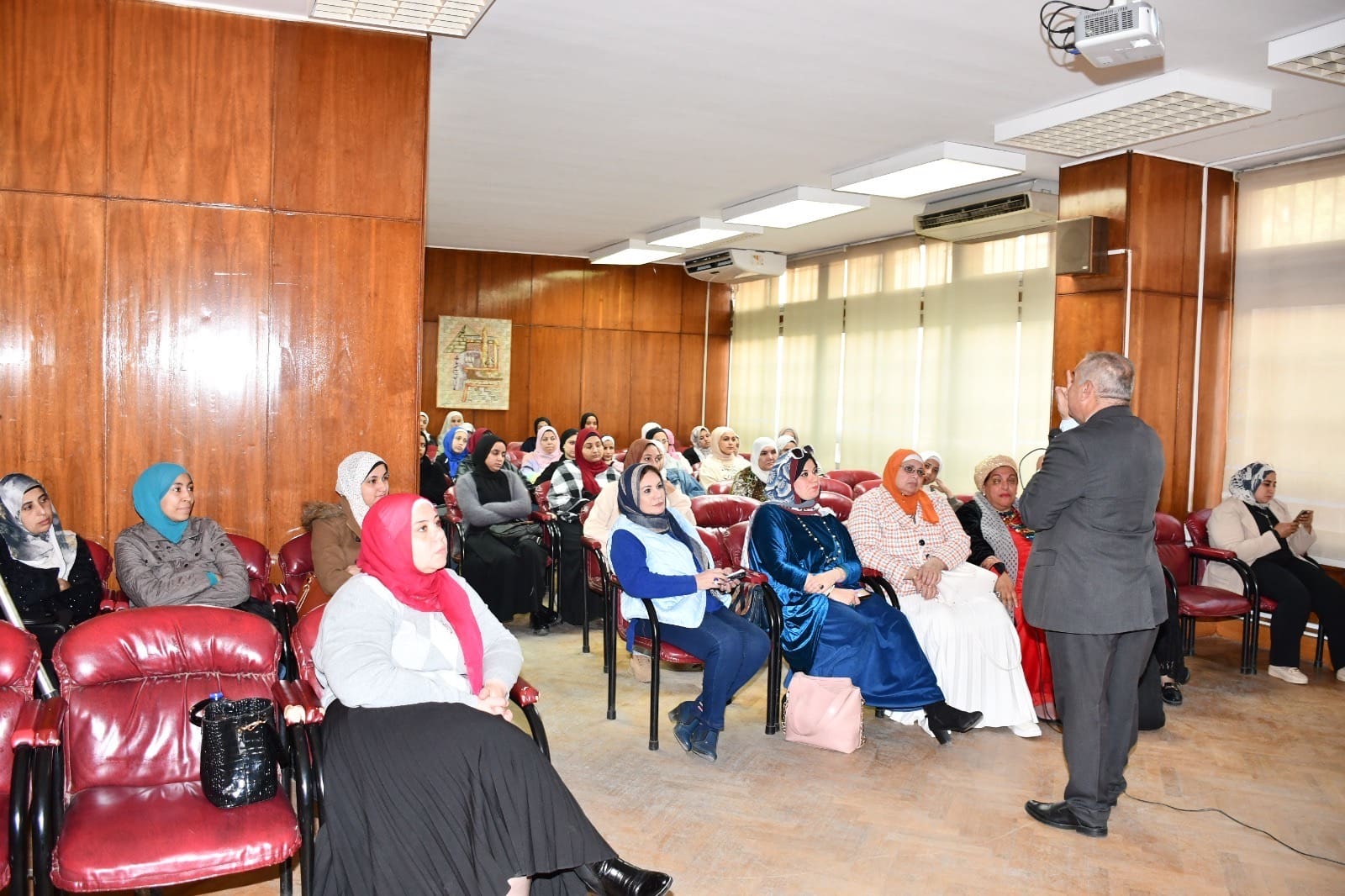 جامعة عين شمس: "الصحة والسلامة النفسية " ندوة لوحدة دعم المرأة ومناهضة العنف بكلية البنات 1 915d7d1e 8fb2 4dd4 9864 d497bb256718 جامعة عين شمس جامعة عين شمس: "الصحة والسلامة النفسية " ندوة لوحدة دعم المرأة ومناهضة العنف بكلية البنات موقع في الجامعة