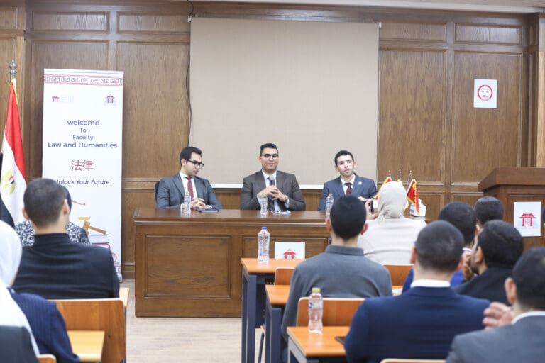 الجامعة المصرية الصينية تنظم أول محاكاة للمحكمة الصورية بكلية القانون والإنسانيات 15 المحكمة الصوررية بالجامعة المصرية الصينية