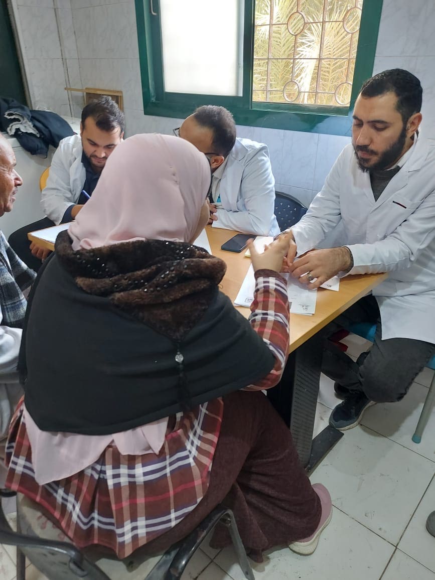 9bee1004 5ddd 48d9 855d fead4c167fa4 التعليم العالي جامعة القاهرة تطلق قافلة تنموية شاملة لقرية الرقة بمركز العياط استفاد منها 1385مواطنا موقع في الجامعة