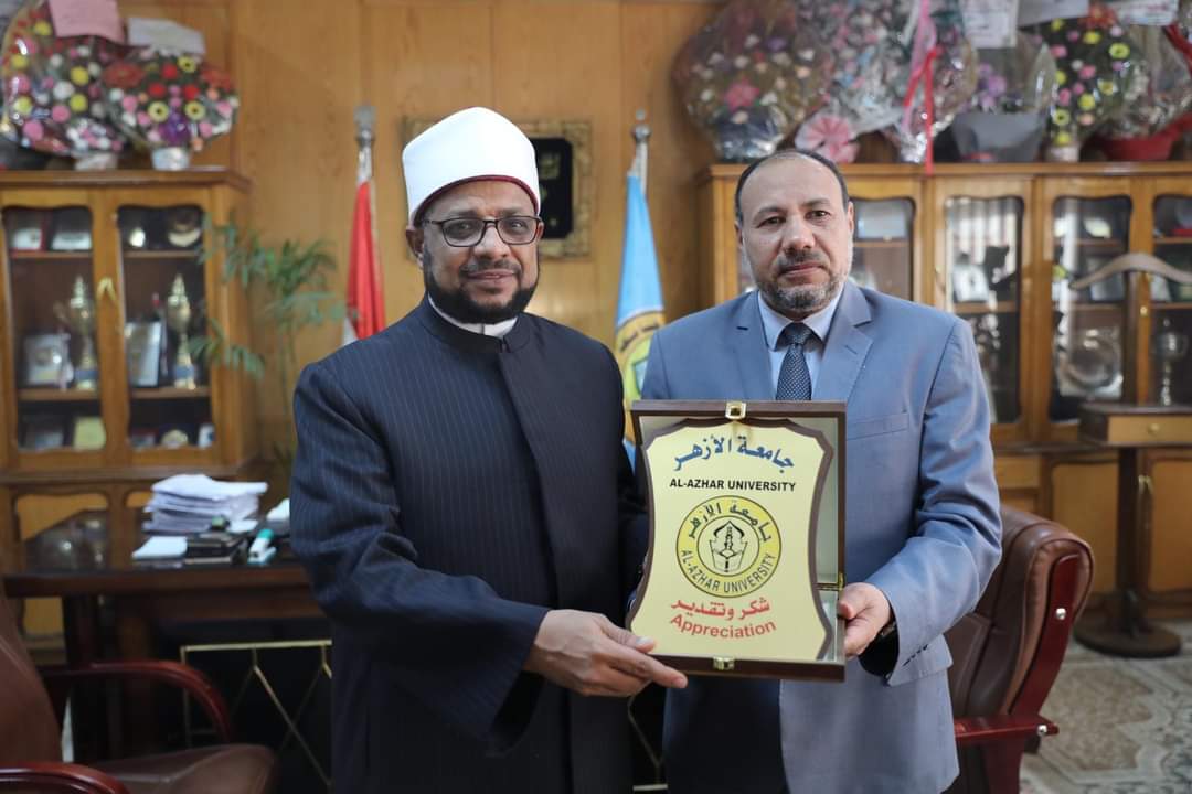 FB IMG 1730738162531 جامعة المنوفية الأهلية أمين «البحوث الإسلامية» يلتقي نائب رئيس جامعة الأزهر للوجه القبلي.. تفاصيل  موقع في الجامعة