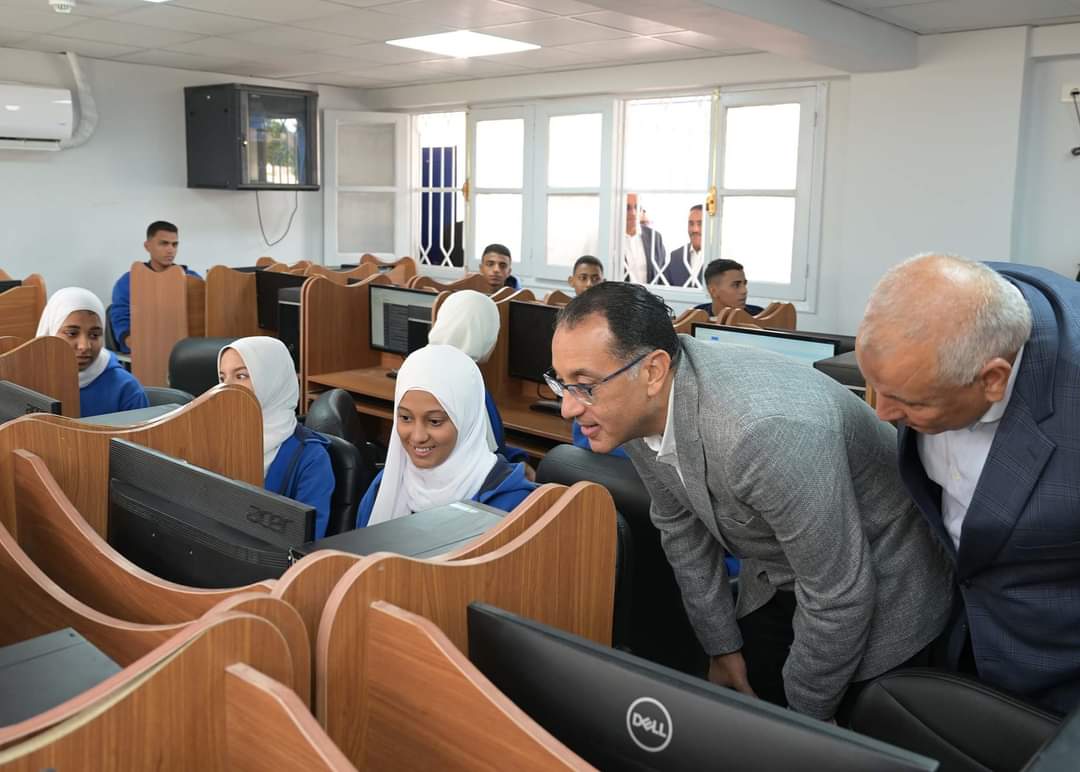 كيف تواكب مصر التطورات في الذكاء الاصطناعي؟.. أستاذ جامعي يوضح 1 رئيس الوزراء يتفقد جامعة الوادي الجديد: اهتمام غير مسبوق بالارتقاء بمنظومة التعليم العالي والبحث العلمي في مصر