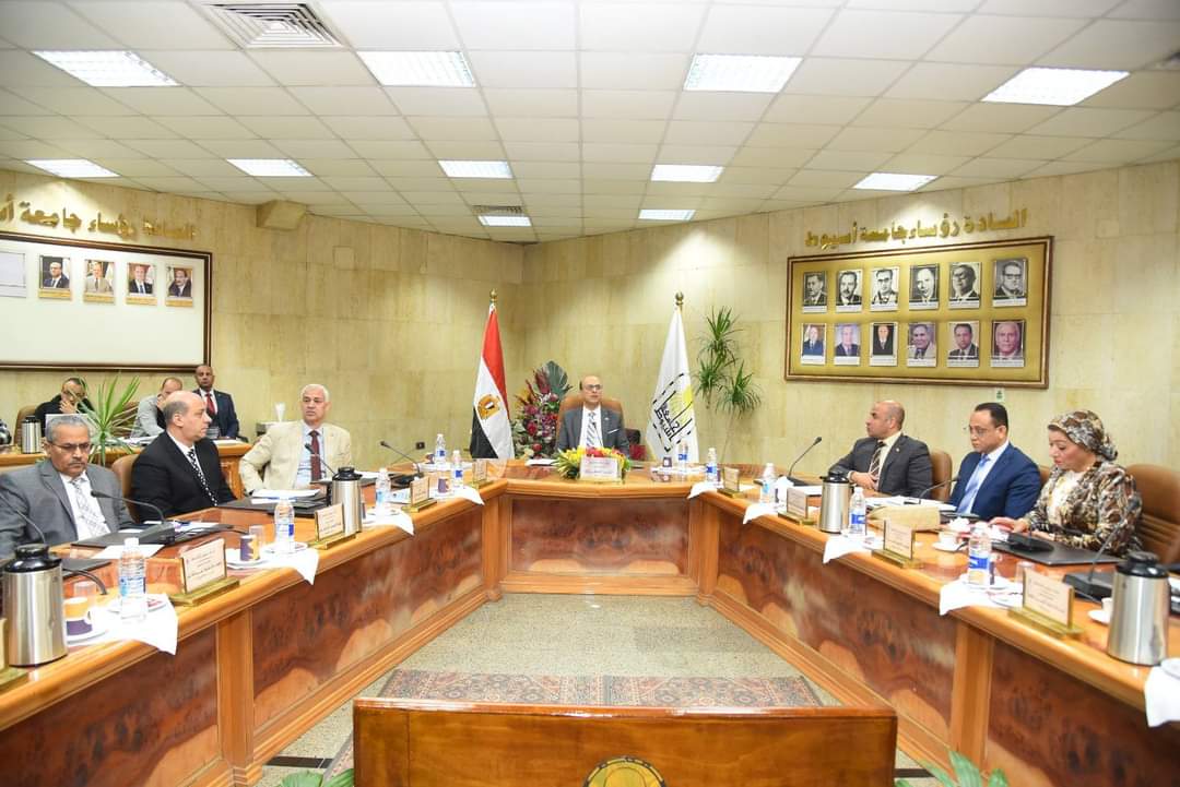 FB IMG 1732644674481 السيسي مجلس جامعة أسيوط يوجّه الشكر للقيادة السياسية لدعمها المستمر للمشروعات الإنشائية الكبرى بالجامعة موقع في الجامعة