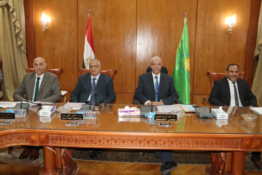 FB IMG 1732644925828 السيسي مجلس جامعة المنوفية يناقش الخطوات التنفيذية لتقدم الجامعة للاعتماد المؤسسى موقع في الجامعة