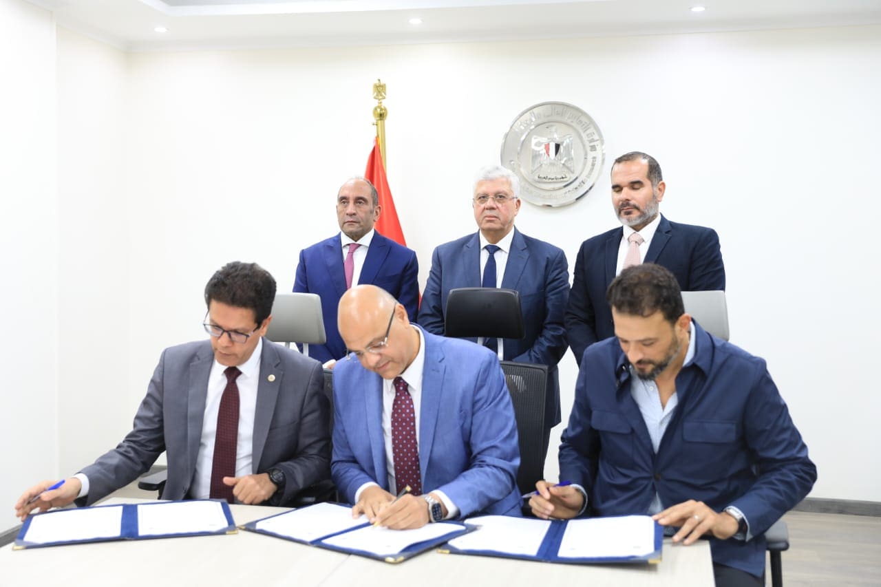 IMG 20241118 WA0012 جامعة بنها توقيع بروتوكول تعاون مشترك بين جامعة بنها ومحافظة القليوبية ومستشفى الناس موقع في الجامعة