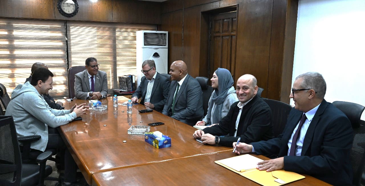 IMG 20241121 WA0089 أسماء مكتب العلاقات الدولية جامعة حلوان ينظم ندوة المنح الممولة من الحكومة البريطانية موقع في الجامعة