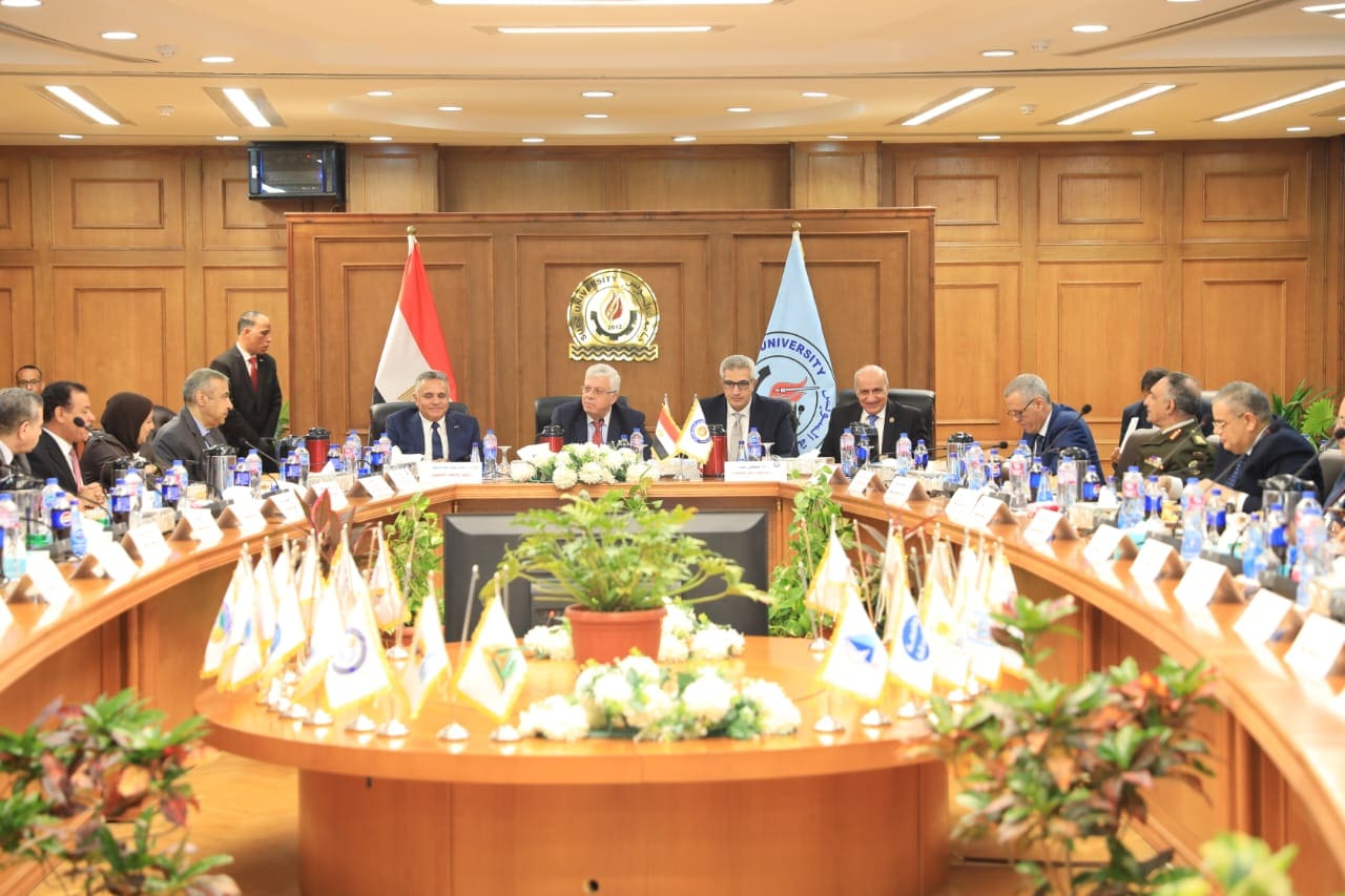 IMG 20241130 WA0112 وزير وزير التعليم العالي يترأس اجتماع المجلس الأعلى للجامعات بجامعة السويس موقع في الجامعة