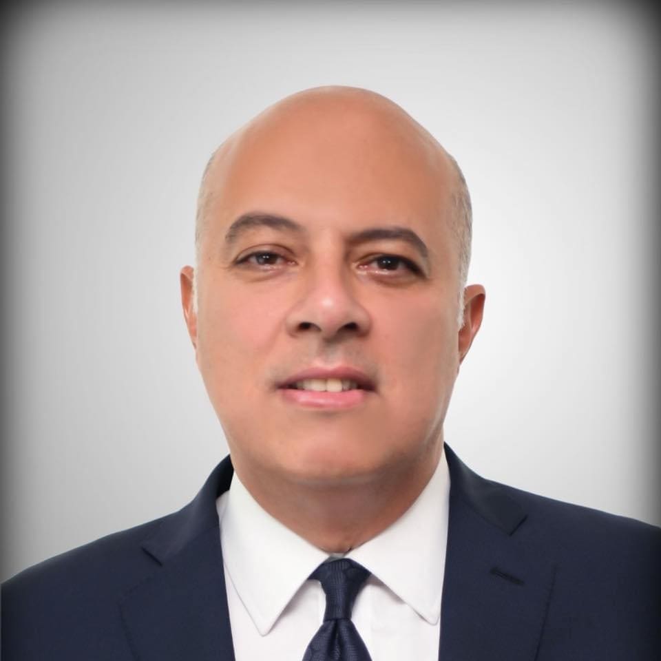 IMG 1824 الدكتور محمد عمران تخرج من حقوق القاهرة.. من هو السفير محمد الشناوى المتحدث باسم رئاسة الجمهورية الجديد موقع في الجامعة