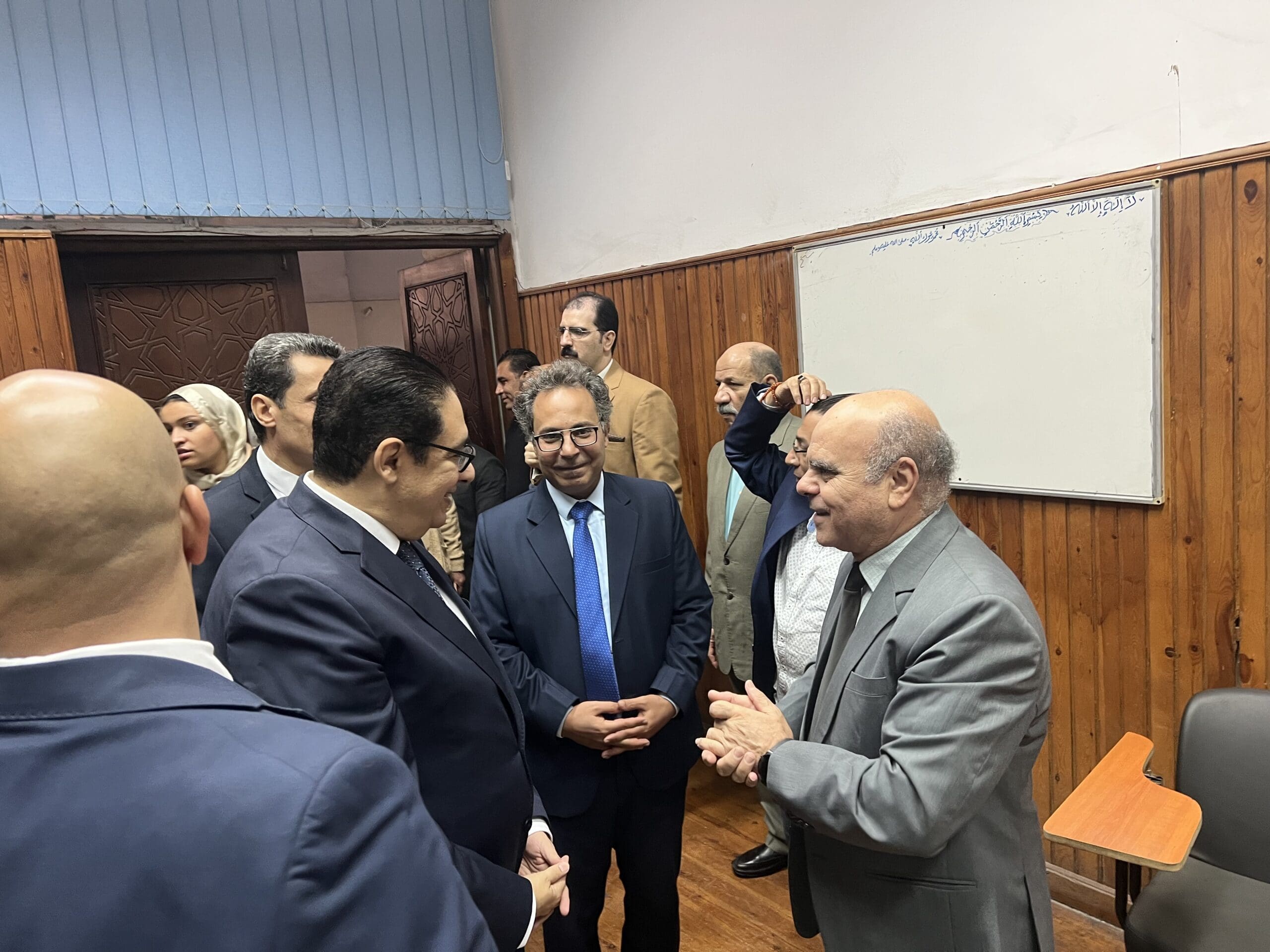 IMG 2023 scaled جامعة القاهرة رئيس جامعة القاهرة يتفقد لجان انتخابات الاتحادات الطلابية بكلية الحقوق موقع في الجامعة